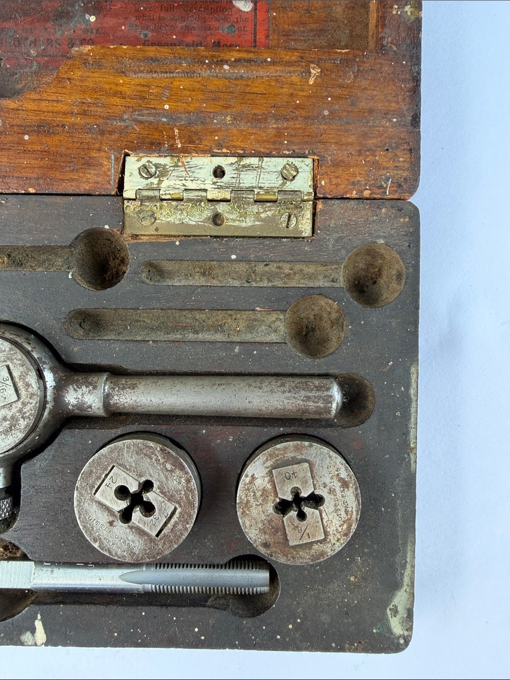 Antique Wells Bros Little Giant Screw Plate Tap & Die Set Wooden Box 1885 - Picture 4 of 9